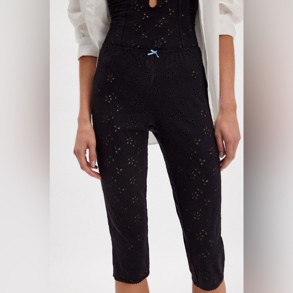 Intimately Full Bloom Capris NWOT black - Picture 2 of 3